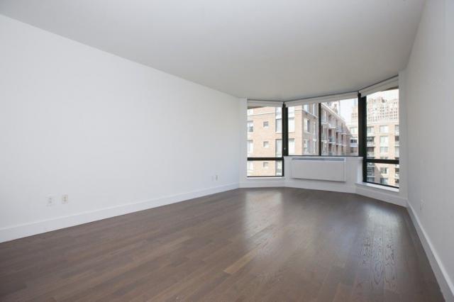 Foto principal - 2 bedroom in New York NY 10280