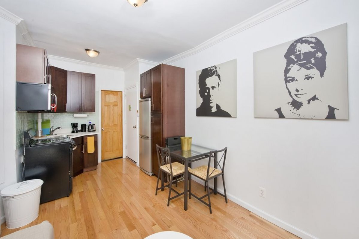 Primary Photo - 320 E 109th St