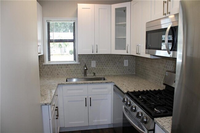 Building Photo - 211 Goshen Ln