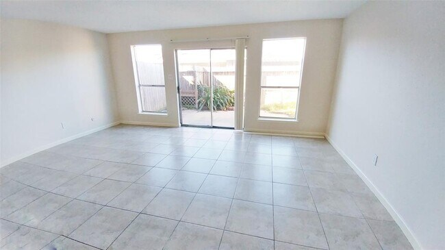 Foto del edificio - 6677 Kentwick Dr