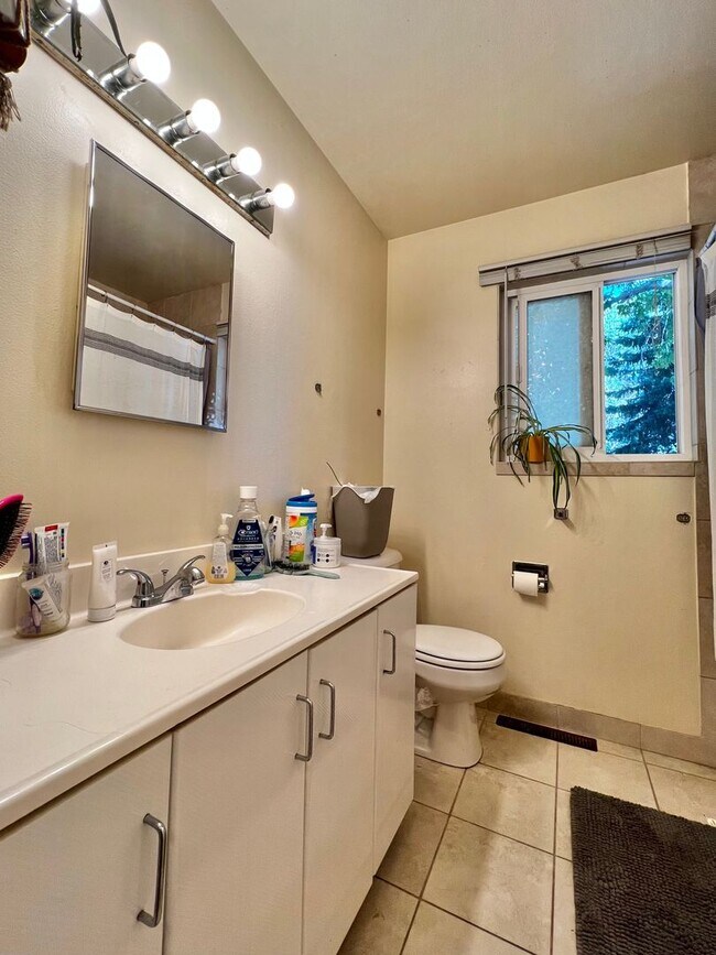 Foto del edificio - Spacious 5 bed, 2 bath Home in a Great Fort Collins Location!