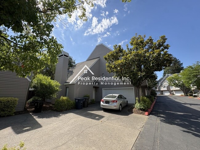 Building Photo - Spacious Citrus Heights 3bd/2.5ba Condo!