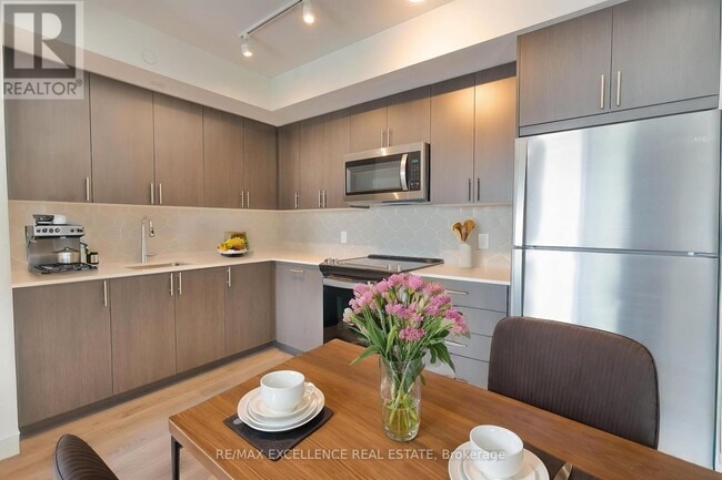 Photo du bâtiment - 2545-2545 Simcoe St N