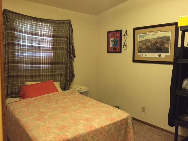 Foto del edificio - 2 Bedroom Condo, Pet's OK, Heat Included