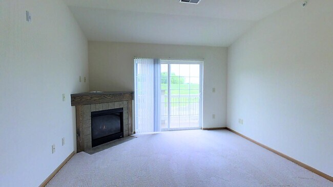 Foto del edificio - Condo Style Upper 3 Bedroom 2 Bathroom Apartment is Available