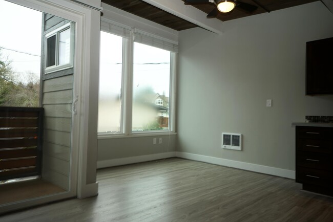 Building Photo - 295 3rd St
