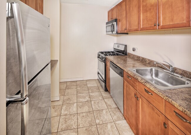 Building Photo - 7002 Boulevard E