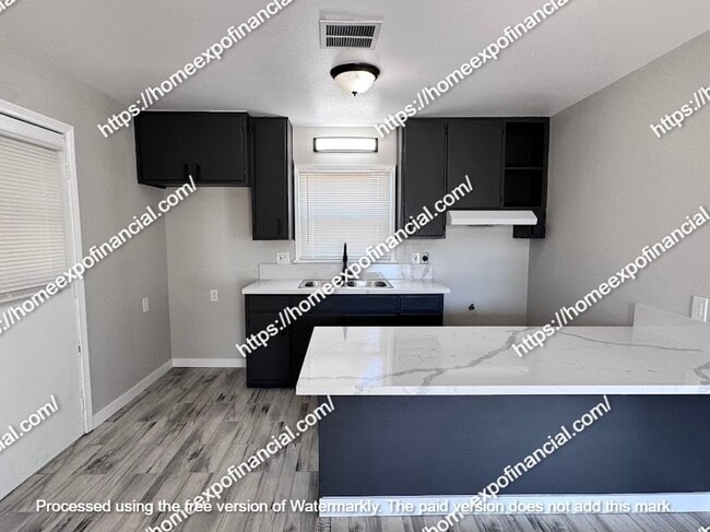 Building Photo - Nice Back House For Rent