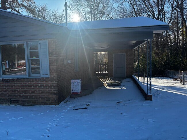 Foto del edificio - 5632 Birch Rd