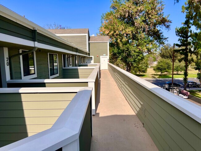 Building Photo - 6545 Reseda Blvd