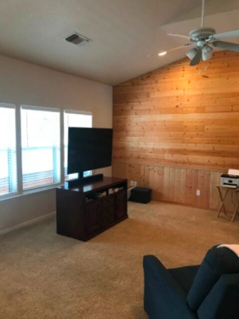 Foto del edificio - 1055 Tishlini Ln