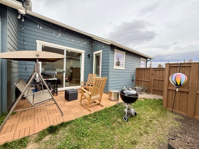 Foto del edificio - 3215 NE Boulder Crk Dr