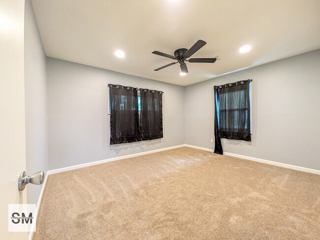 Foto del edificio - 6722 Fairwood Rd