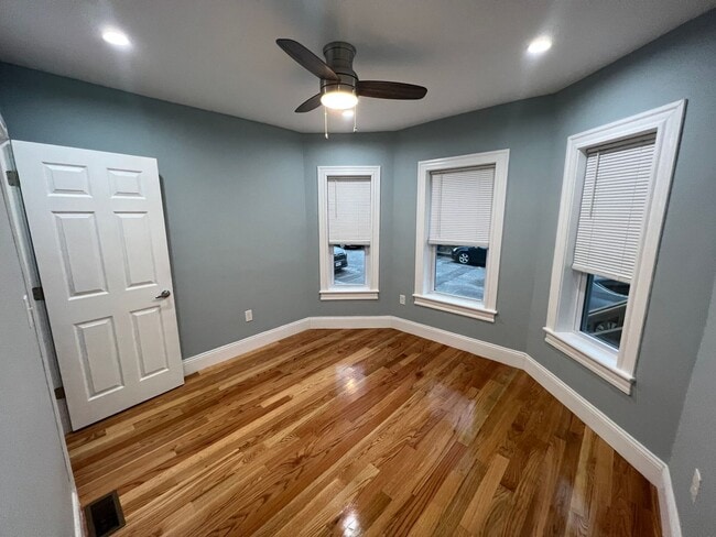 Building Photo - Harvard/Inman Square, High-End Finishes, I...