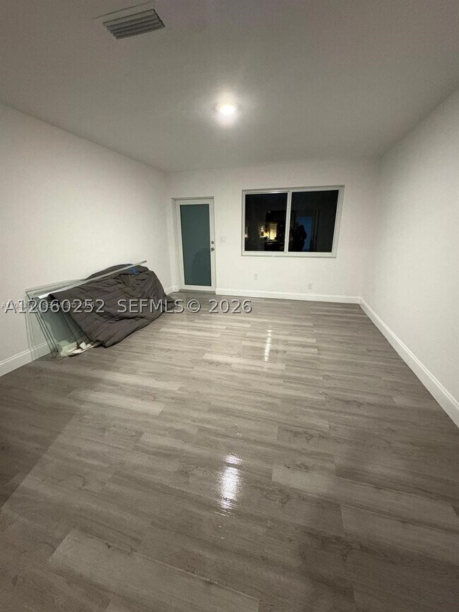 Building Photo - 225 SW 76th Ct
