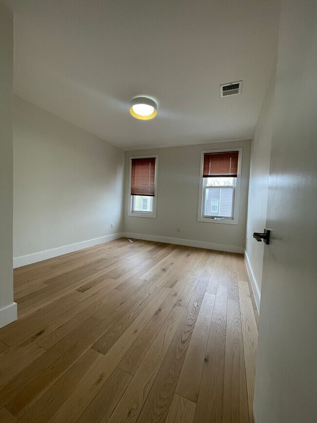 Building Photo - 203 Pearsall Ave