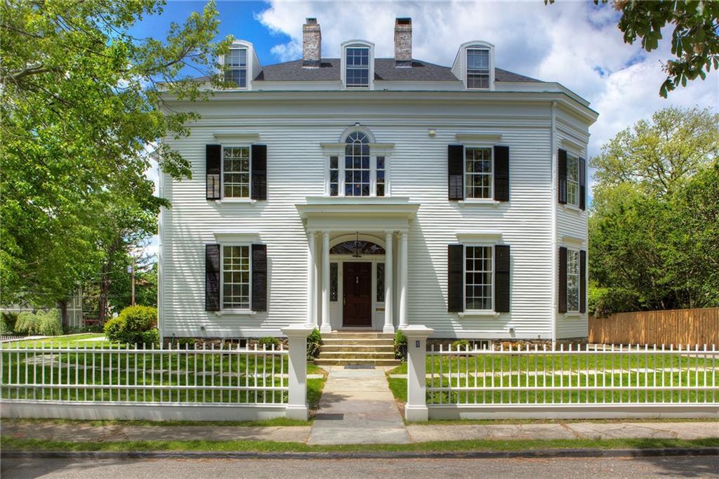 Primary Photo - 5 Touro Park St W