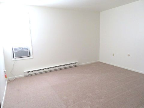 Bedroom - 1402 Walnut St