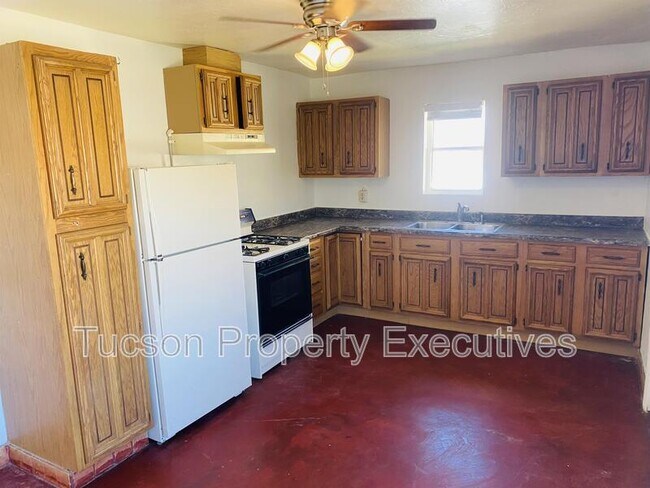 Building Photo - 219 E Blacklidge Dr