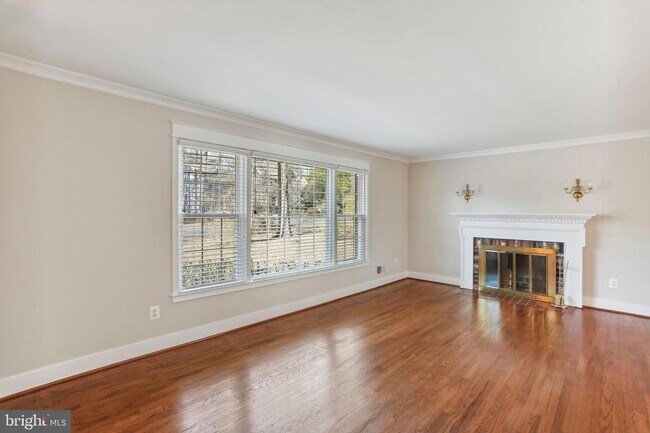 Building Photo - Renovated 4 Bed, 2.5 Bath in Wyngate WITH ...