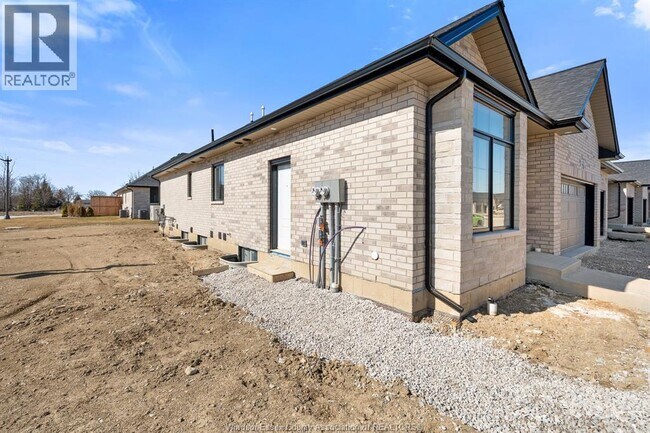 Building Photo - 715 Elliot Pt Rd