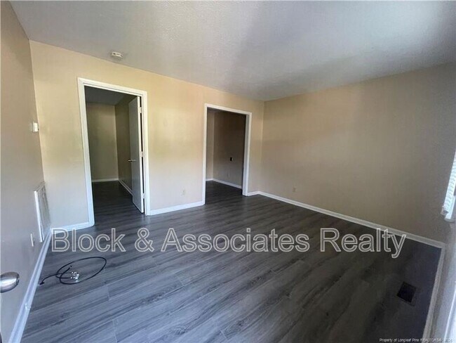 Foto del edificio - 4959 Fieldcrest Dr