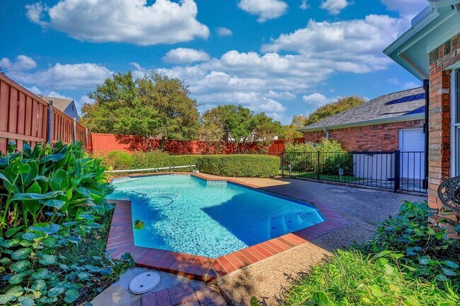Building Photo - 2705 Trophy Dr