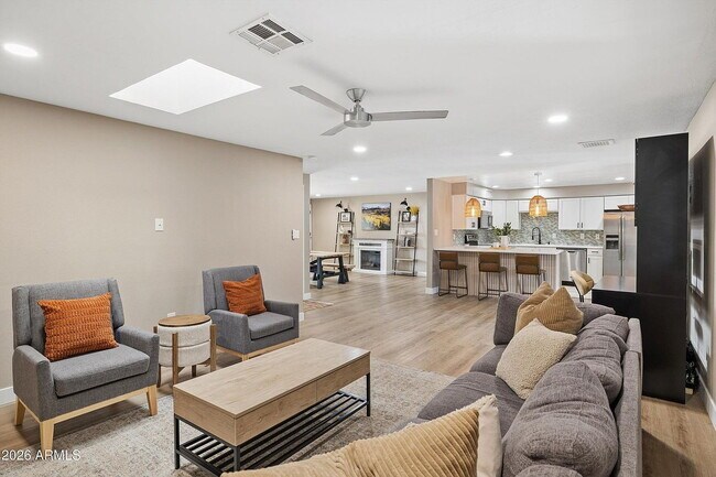 Building Photo - Single Family Home For Rent