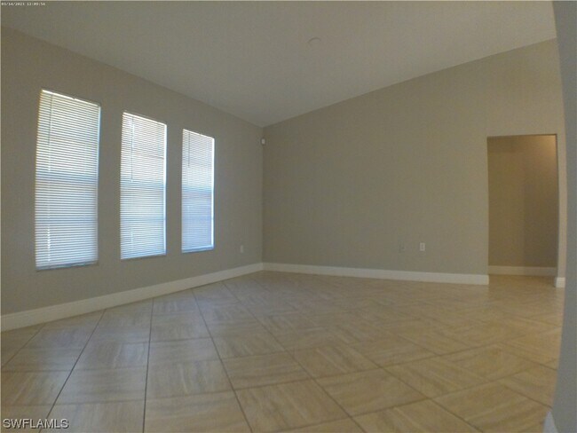Foto del edificio - 3806 East 2nd Street