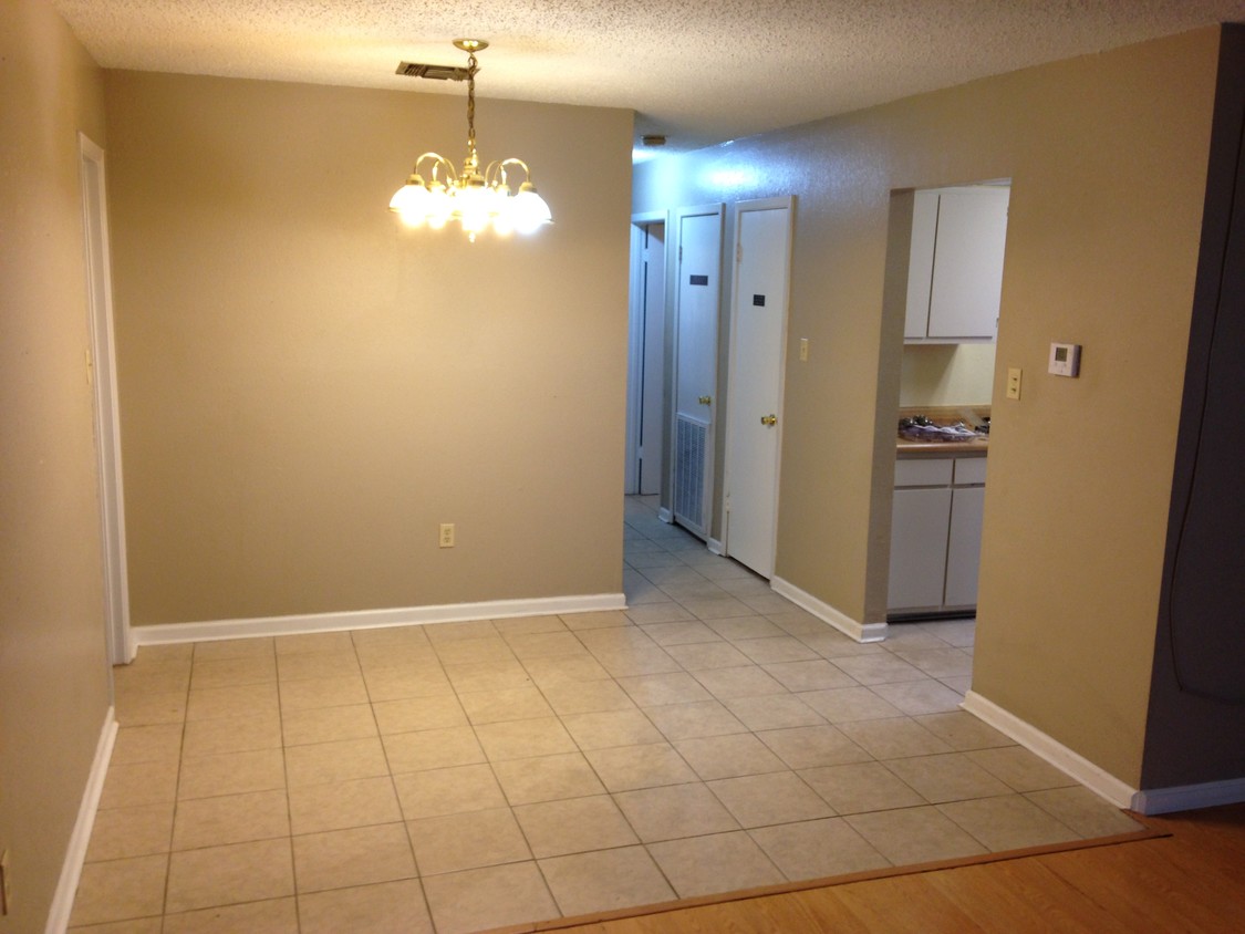 Dining - 6940 Alma St