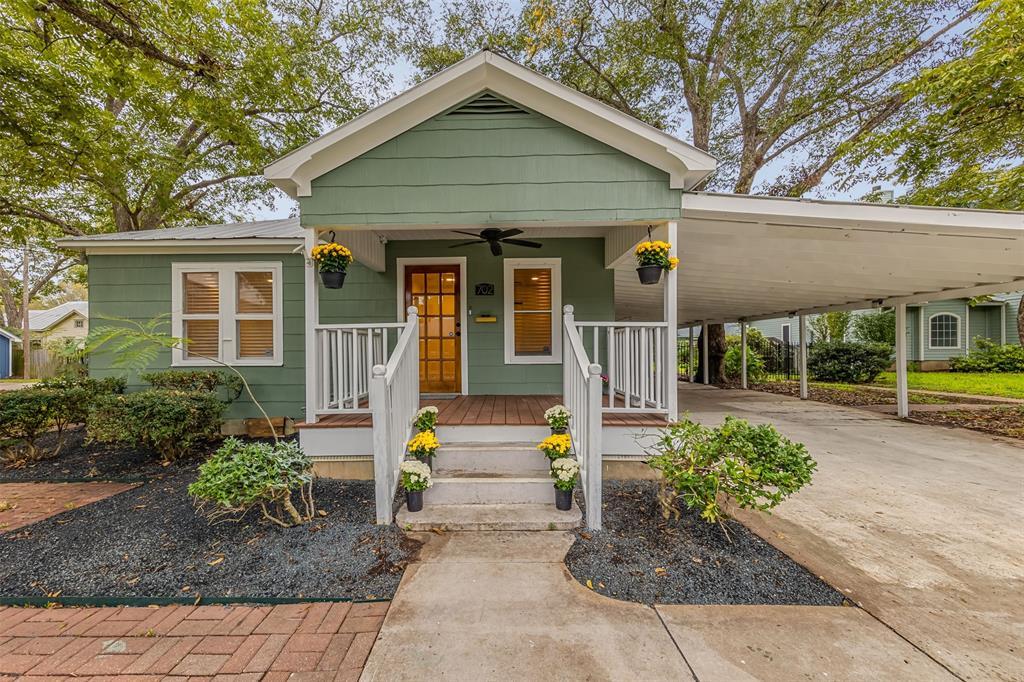 Foto principal - 702 Pecan St