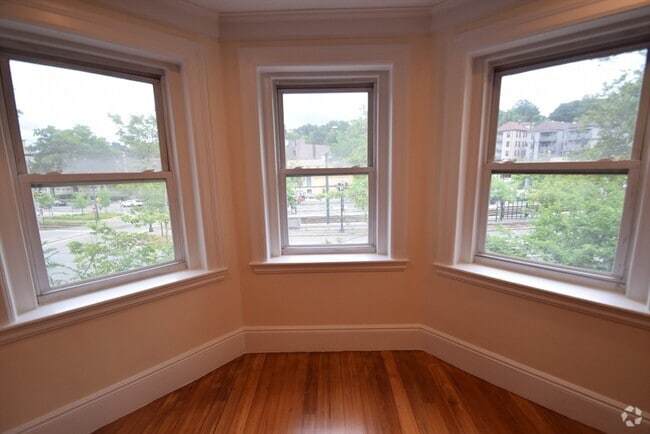Building Photo - 1619 Beacon St