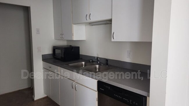 Building Photo - 517 Mary Robert Ln