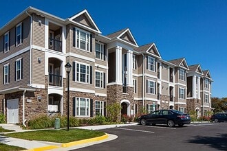 Building Photo - Jefferson Somerset Park