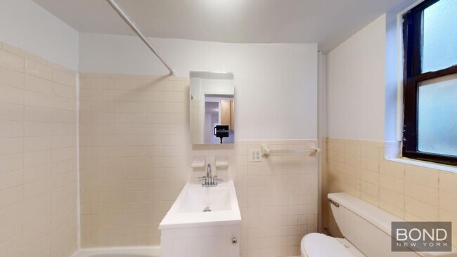 Foto del edificio - 425 E 65th St