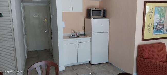 Foto del edificio - 221 Columbia Dr