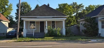 Building Photo - 409 Corunna Ave