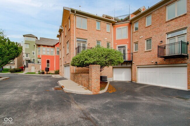 Foto del edificio - 536 Allard Pl