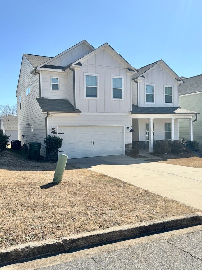 Building Photo - Immaculate Home