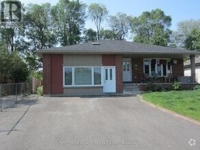Building Photo - 10-10 Elrose Rd