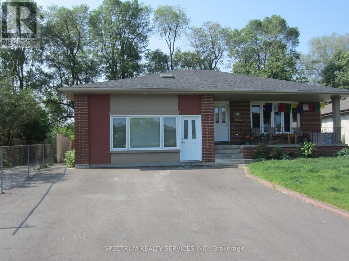 Photo principale - 10-10 Elrose Rd