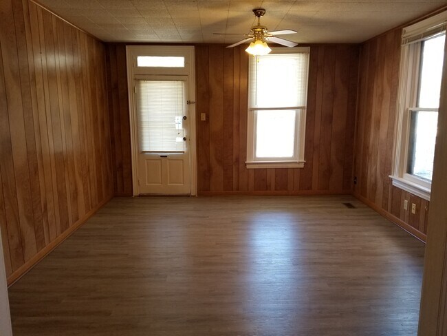 122 E. Hanover St - Liv Room - 122 E Hanover St