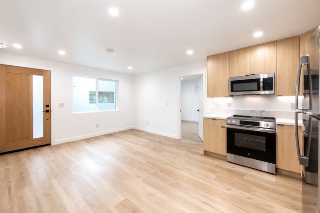 Building Photo - 12527 Cranbrook Ave