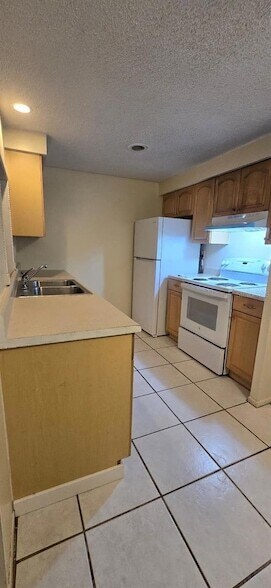 Building Photo - 401 Skylark Ln NW