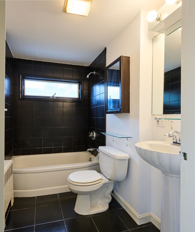 Baño completo - 710 Coolidge Ave