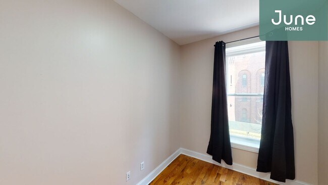 Building Photo - Full room in 4-bed/2.0-bath Home