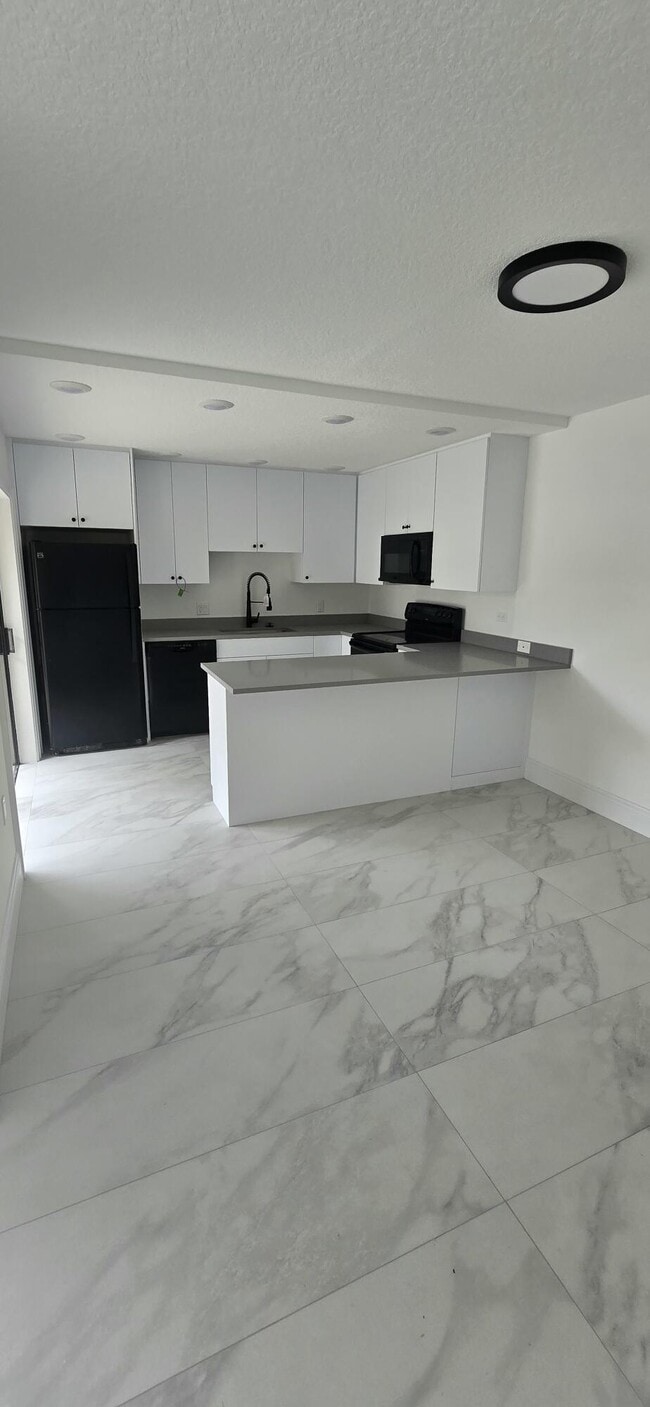 Building Photo - 217 2nd Terrace