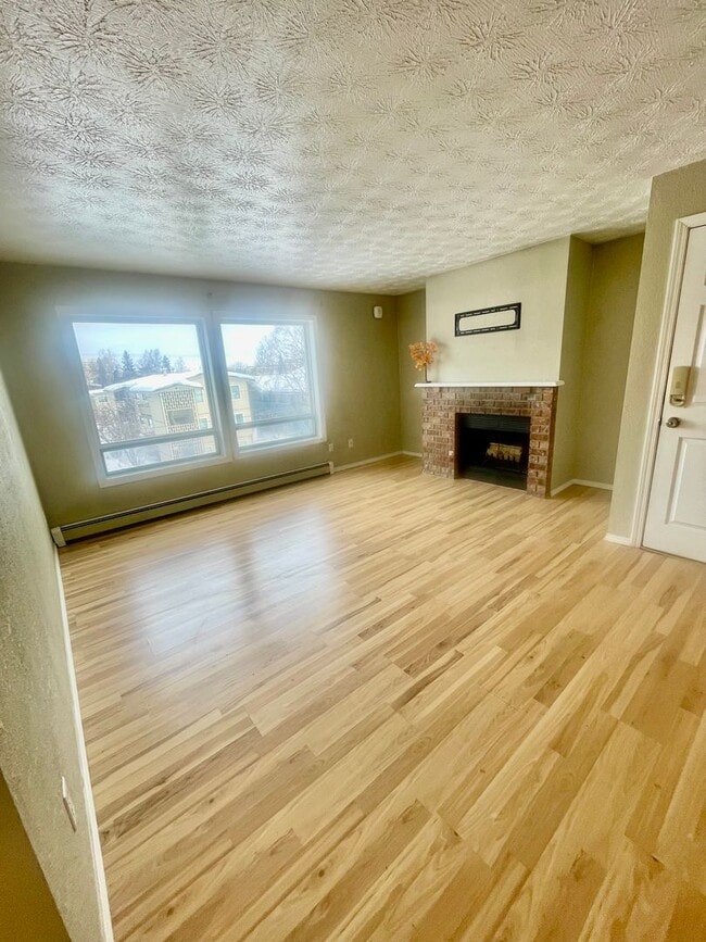 Building Photo - 329 E 14th Ave