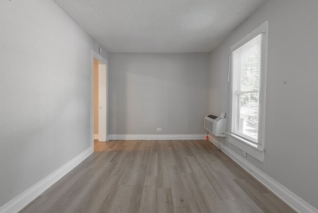 Building Photo - 303 Raynor St
