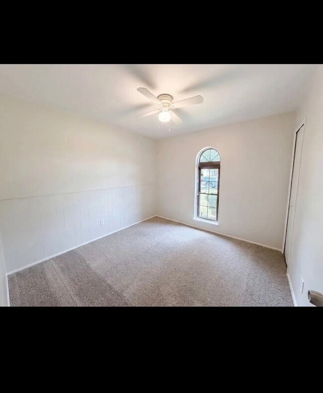 Building Photo - 1102 Hillwood Dr